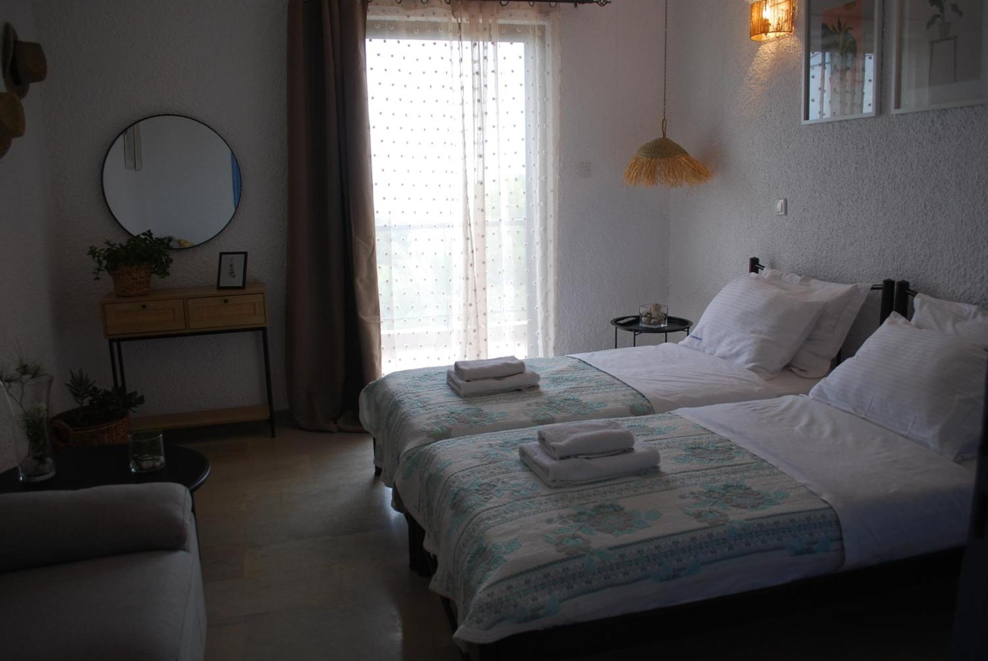 Sunset Rooms Agia Marina  Exterior photo