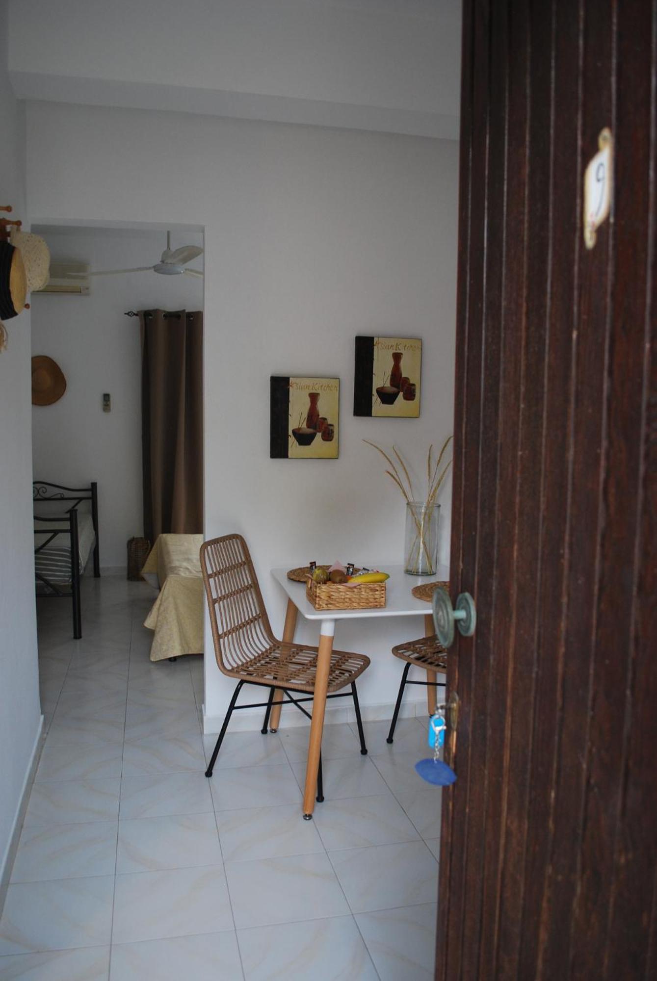Sunset Rooms Agia Marina  Exterior photo