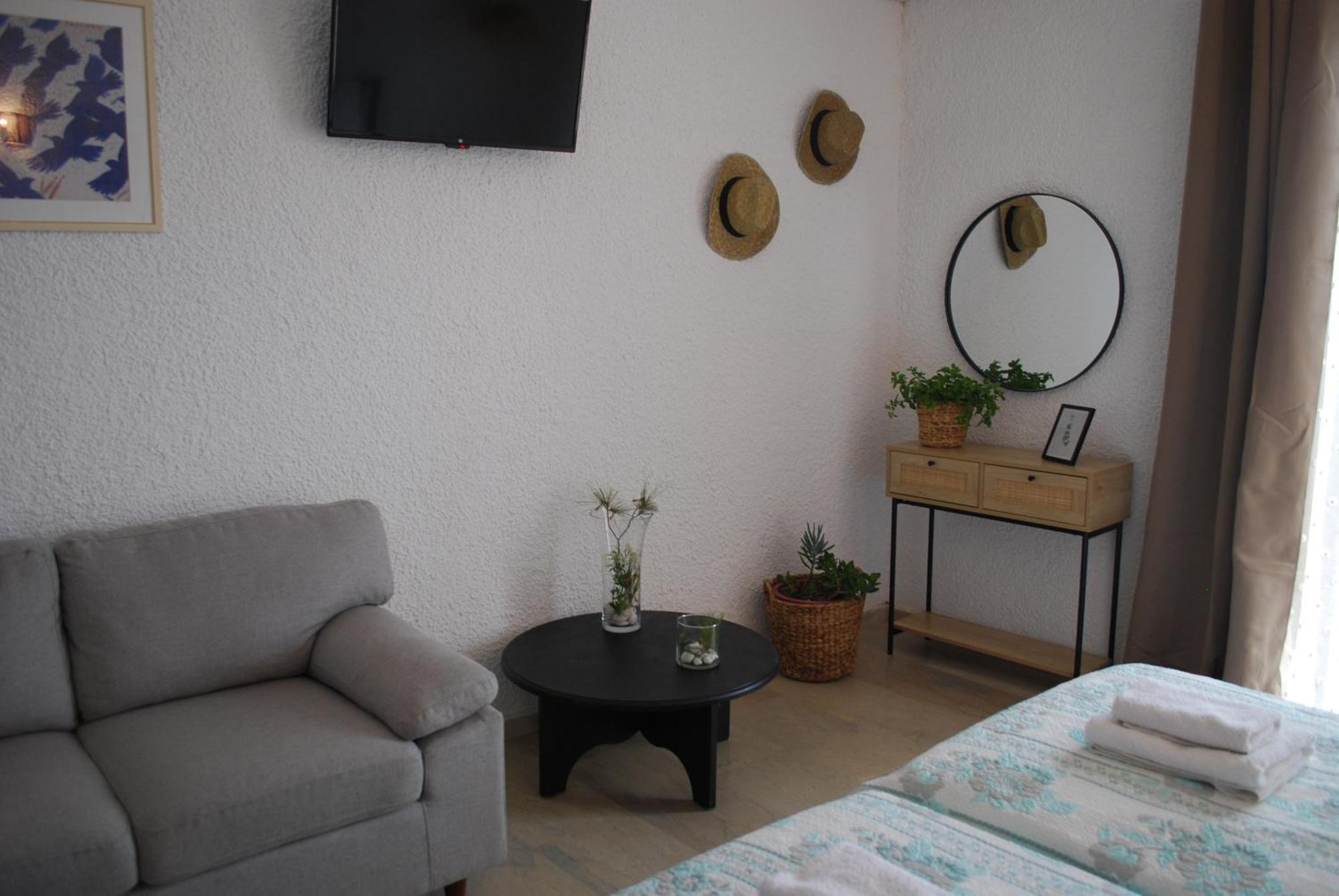 Sunset Rooms Agia Marina  Exterior photo