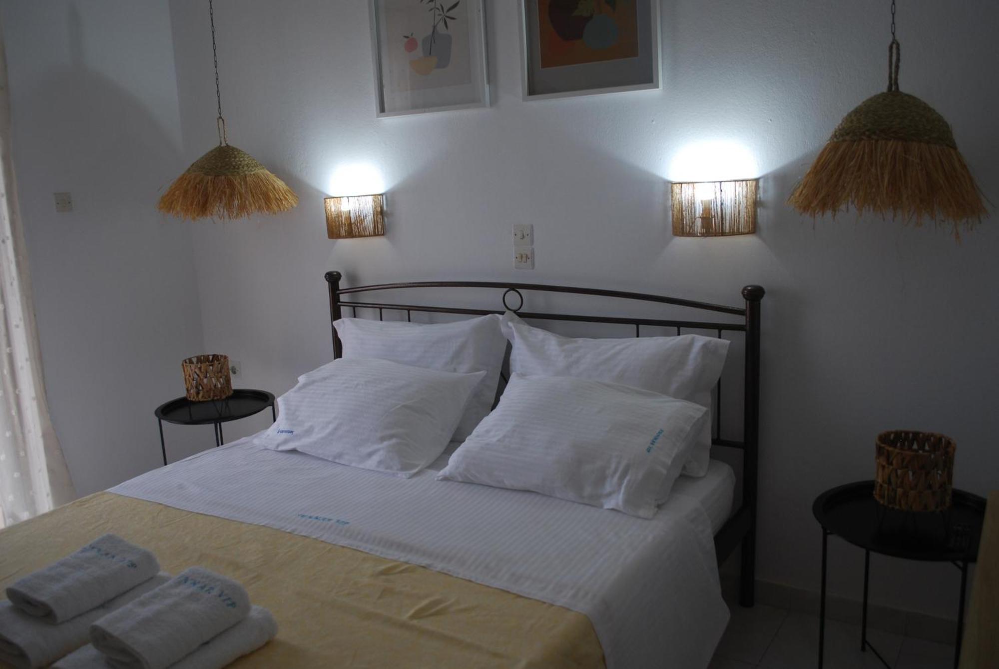 Sunset Rooms Agia Marina  Exterior photo