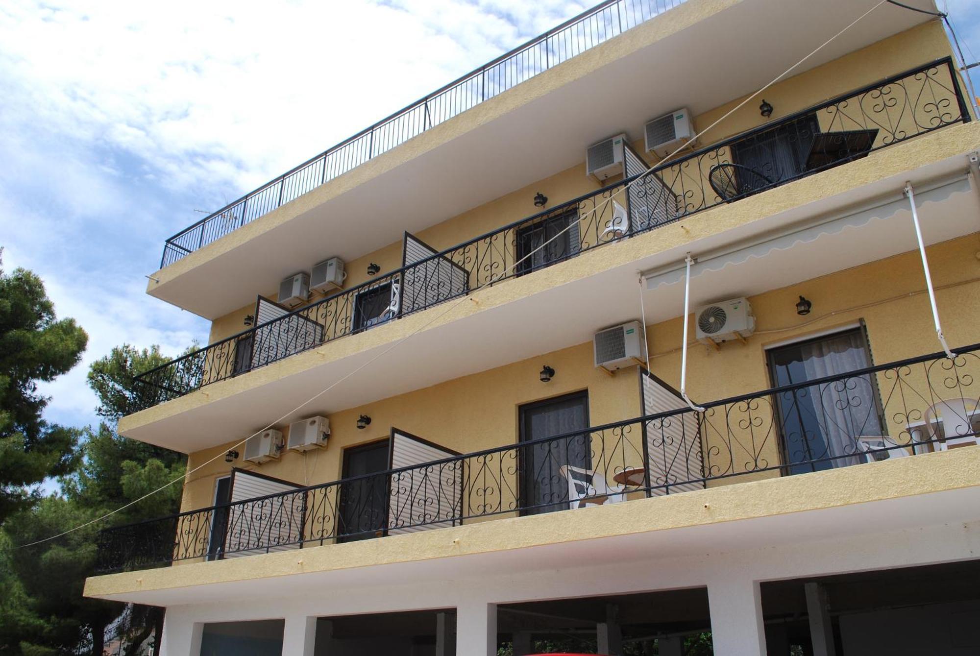 Sunset Rooms Agia Marina  Exterior photo