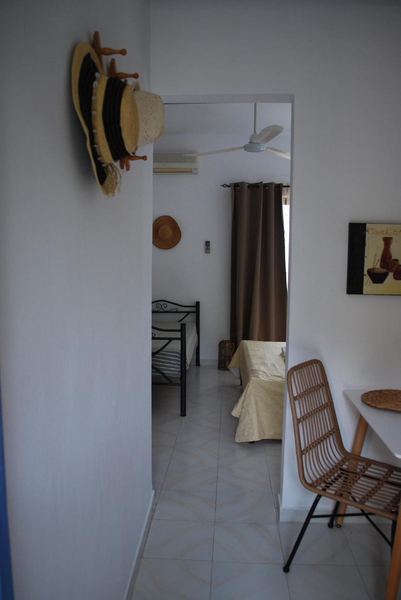 Sunset Rooms Agia Marina  Exterior photo