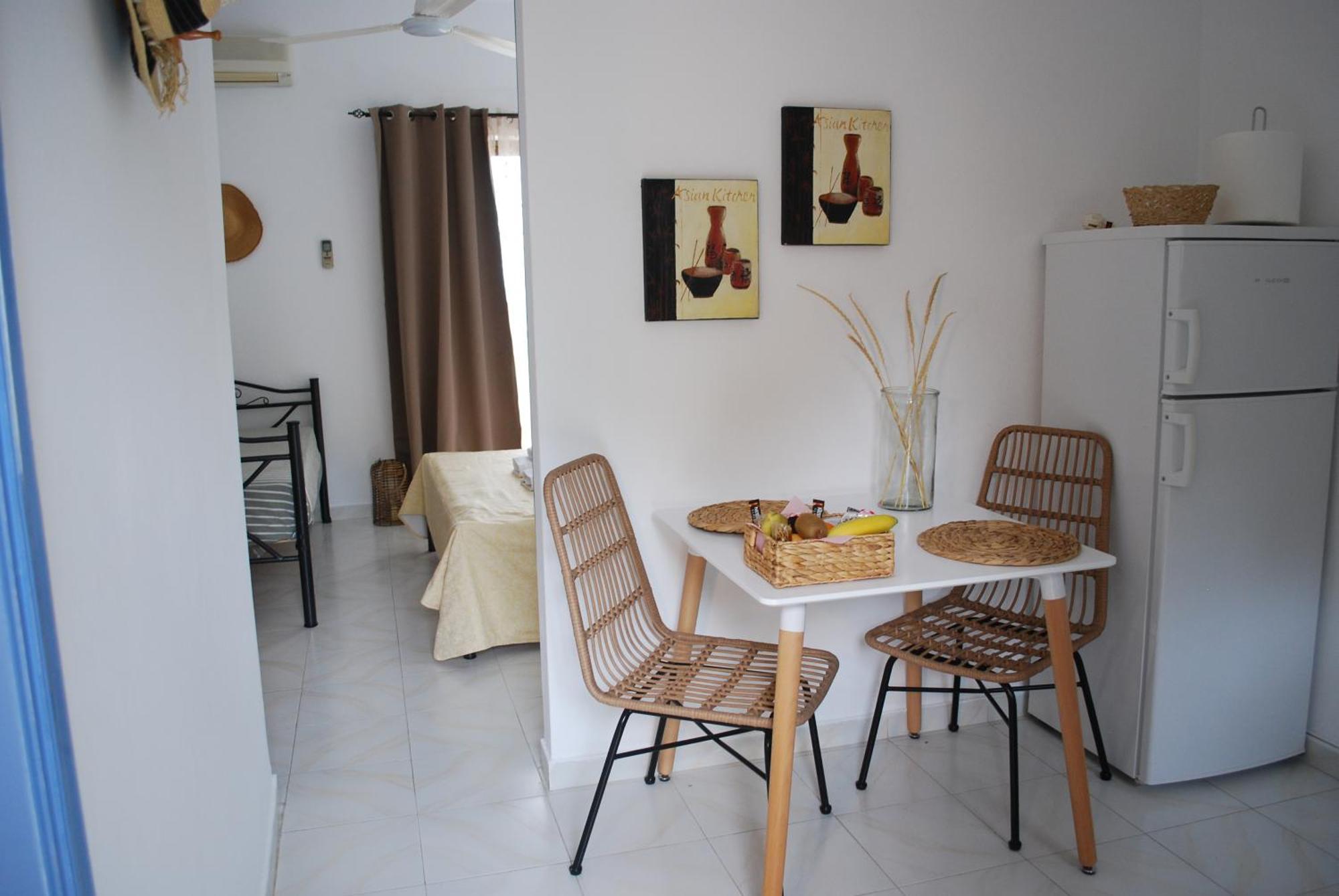 Sunset Rooms Agia Marina  Exterior photo