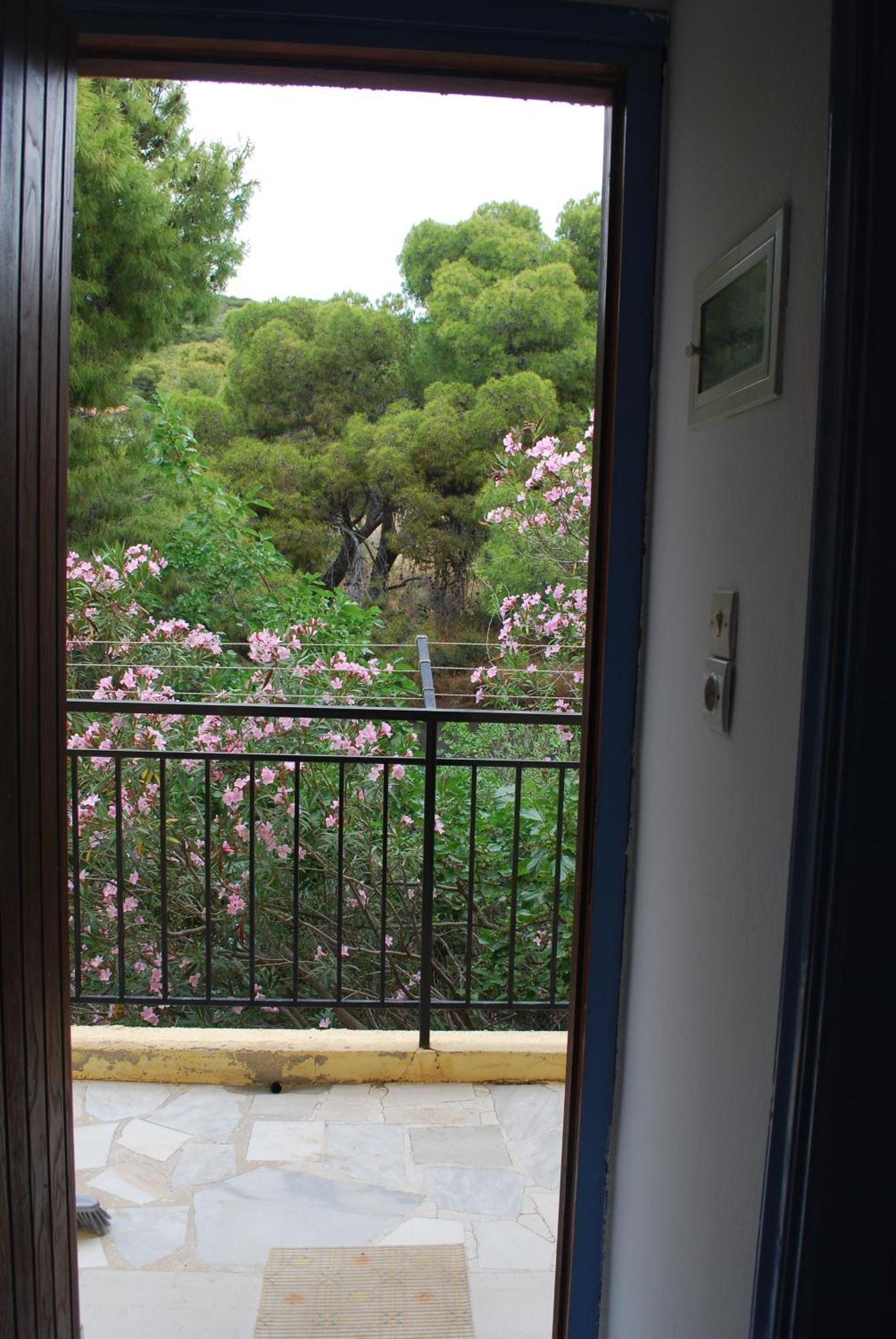 Sunset Rooms Agia Marina  Exterior photo