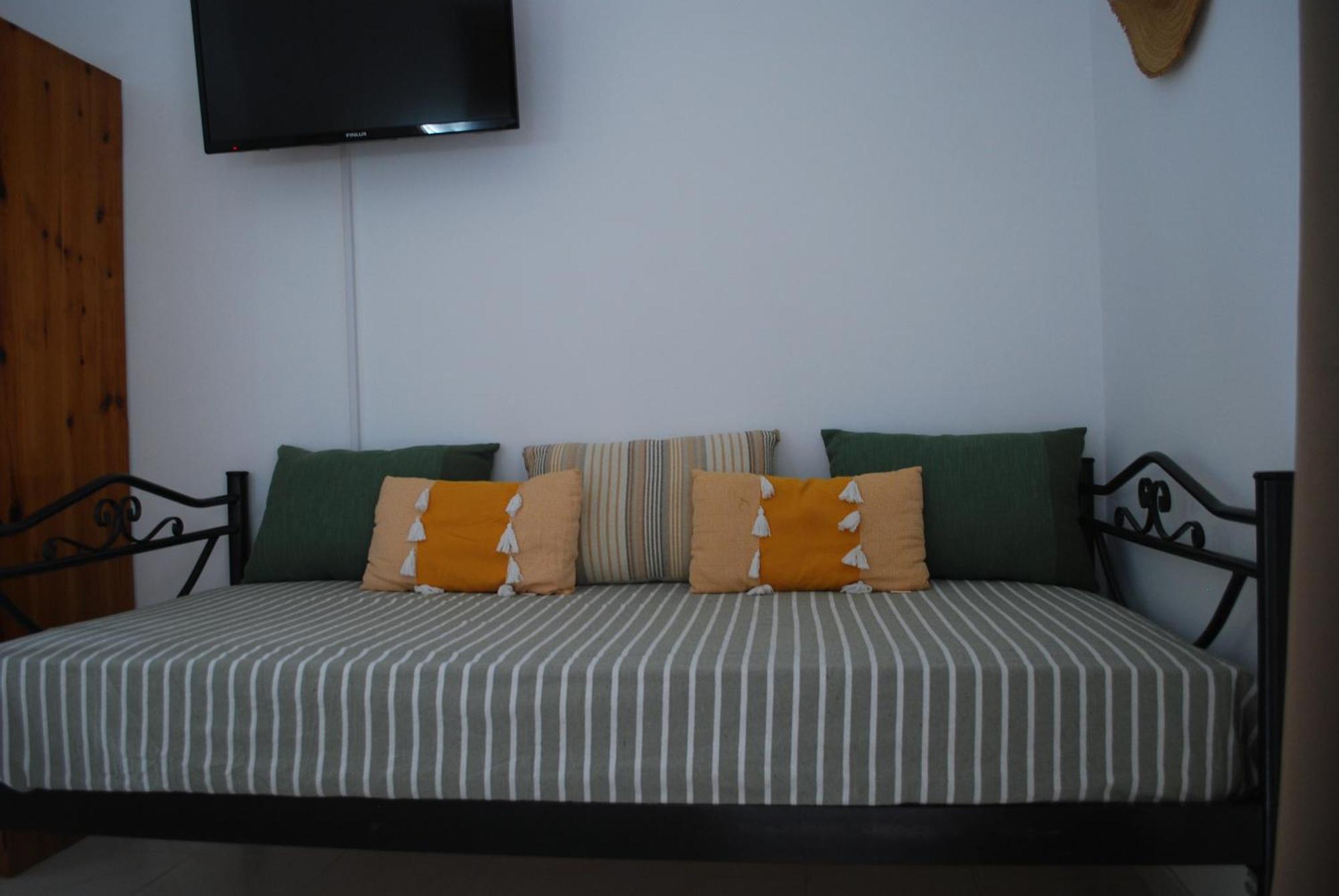 Sunset Rooms Agia Marina  Exterior photo