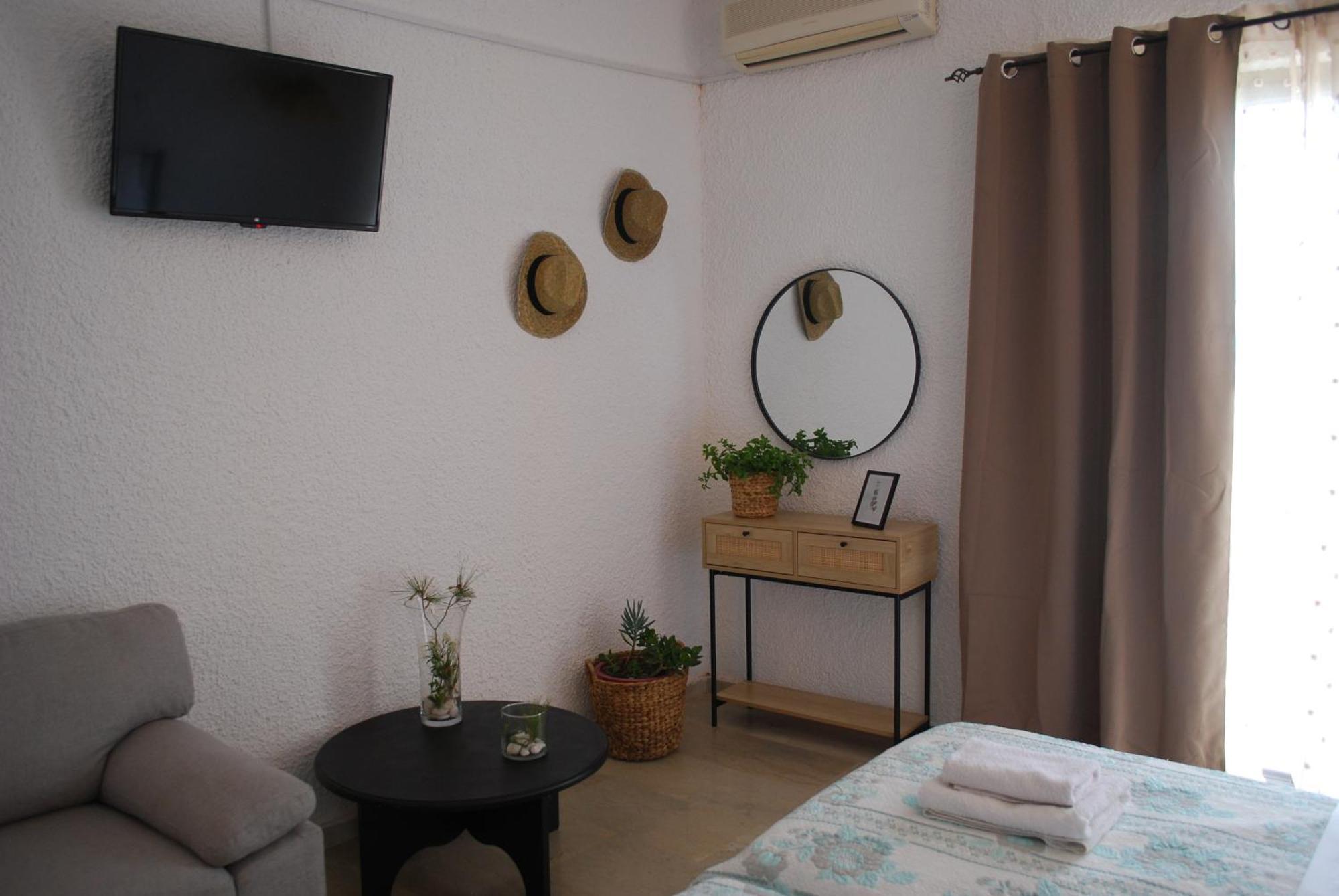 Sunset Rooms Agia Marina  Exterior photo