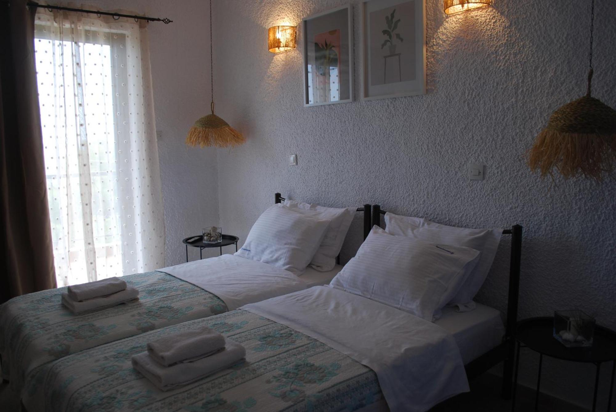 Sunset Rooms Agia Marina  Exterior photo