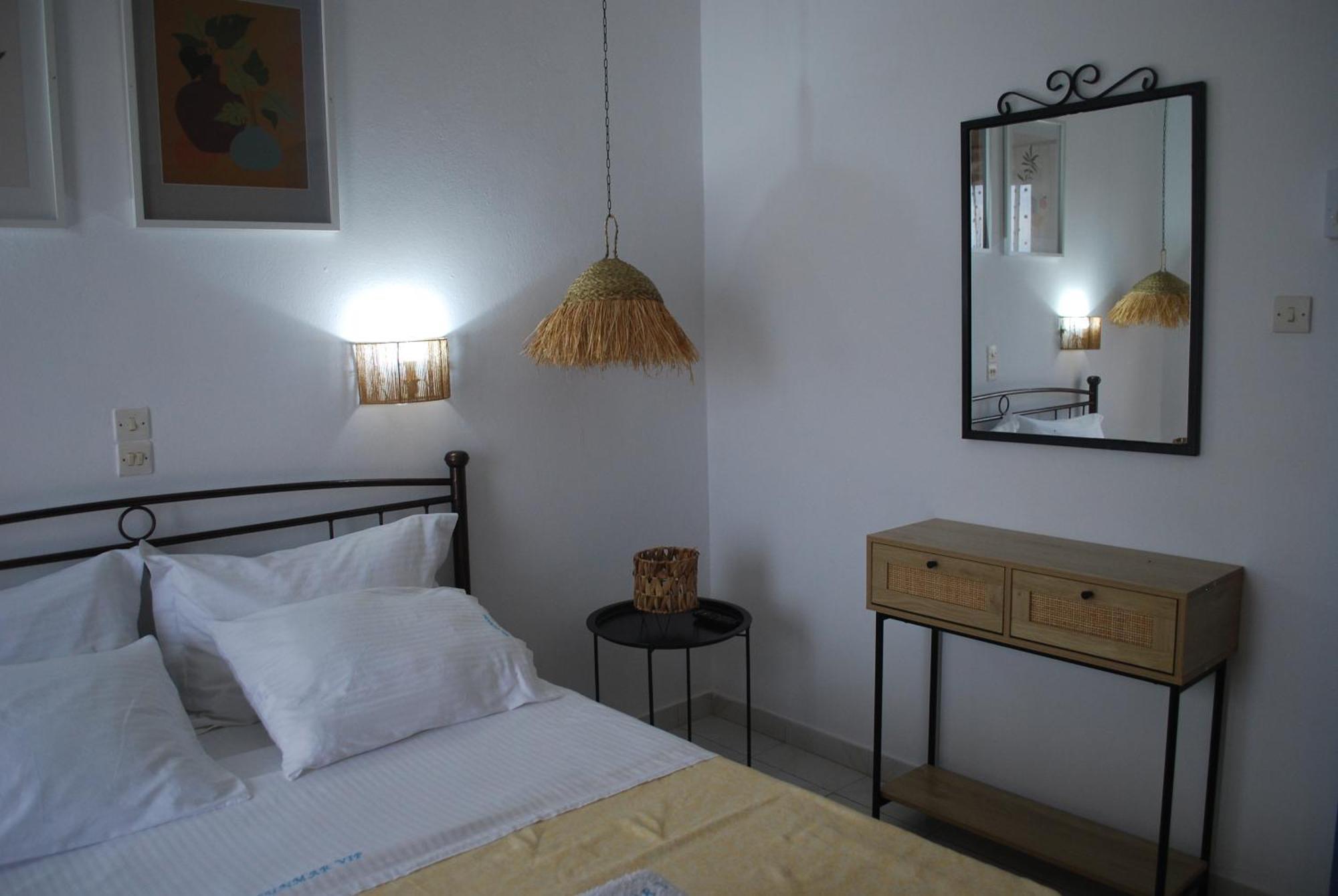 Sunset Rooms Agia Marina  Exterior photo